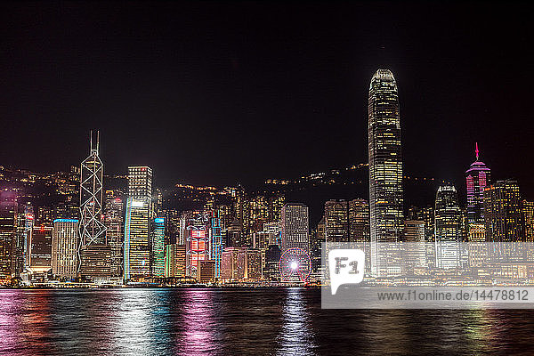 Hongkong  Tsim Sha Tsui  Stadtbild bei Nacht