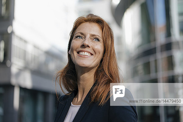 Portrait of smiling businesswoman outdoors in the city