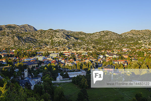 Montenegro  Blick vom Mausoleum von Njegos auf dem Berg Jezerski Vrh in Richtung Cetinje