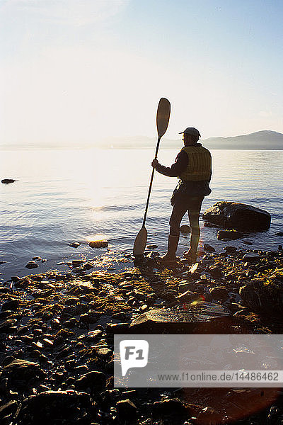 Sea Kayaker Ansichten Sonnenaufgang Pirate Cove PWS SC AK Sommer landschaftlich