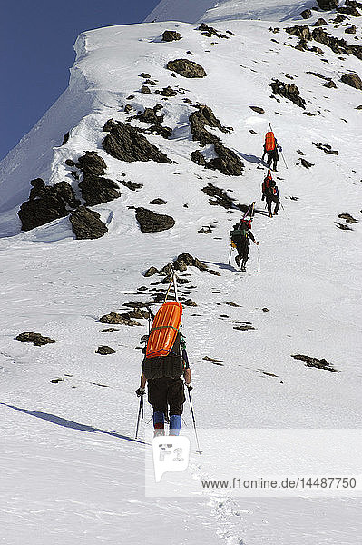 Bergsteigergruppe besteigt Goat Mtn Chugach Mtns SC AK Frühling