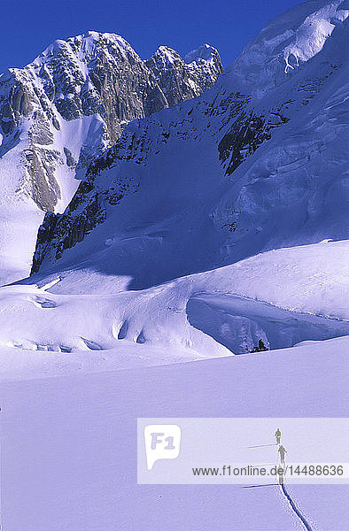 Skilangläufer Ruth Glacier Alaska Range Int AK Winter