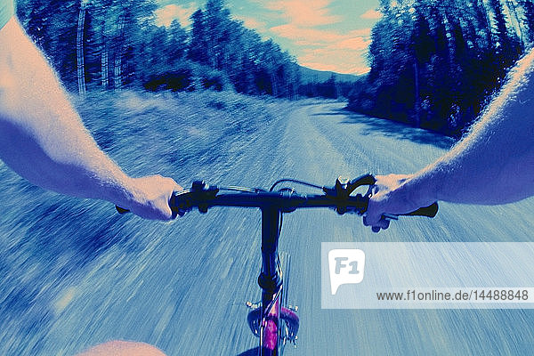Fahrradfahren auf dem Trail Eagle River AK Rider´s Perspective