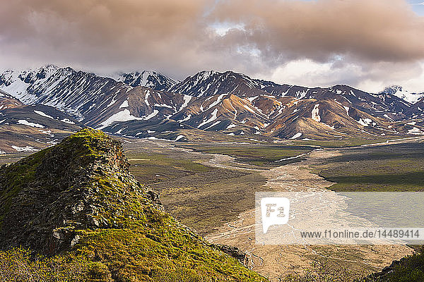 Evening scenic view of Polychrome Pass and the Plains of Murie  Denali National Park  Interior Alaska