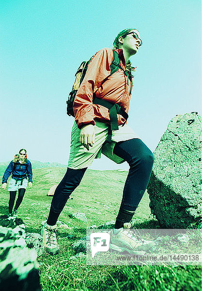 Frauen Wanderer in der Nähe von Summit Lake Hatcher Pass SC Alaska