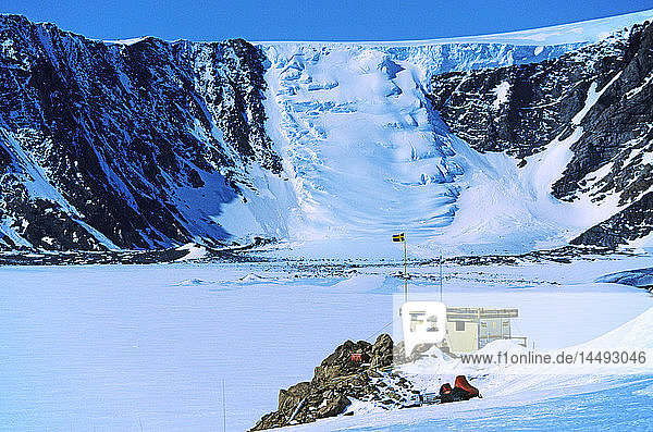 Avalanche near Antarctic station