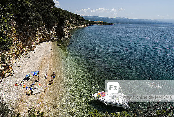 Menschen an einem Strand  Kroatien.