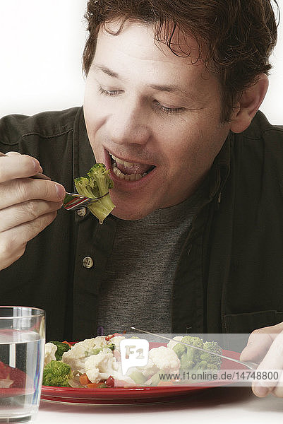 MAN EATING A MEAL