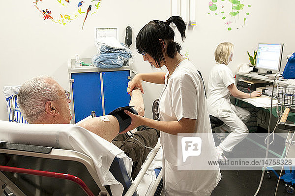 BLOOD PRESSURE ELDERLY PERSON