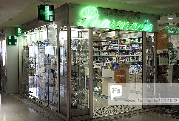 Pharmacy in Paris open 24 hours a day 7 days a week.
