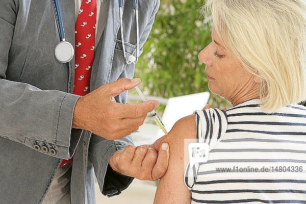 VACCINATING AN ELDERLY PERSON