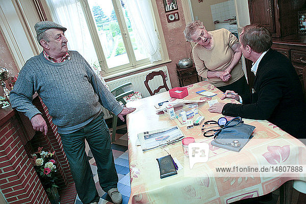 HOME CONSULTATION ELDERLY PEOPLE
