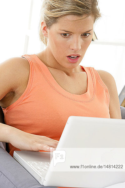 WOMAN COMPUTER