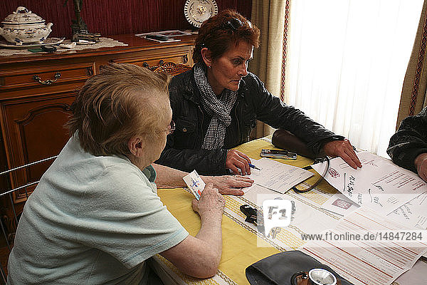 HOME CONSULTATION ELDERLY PEOPLE