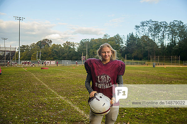 Teenager-Fussballerinnen auf dem Spielfeld