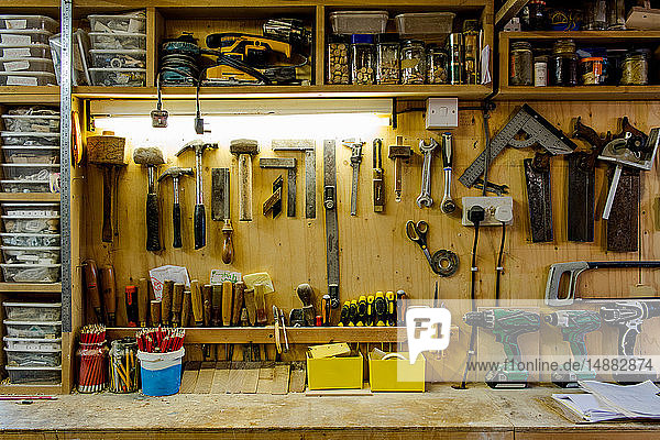 Handwerkzeuge und Werkstatt