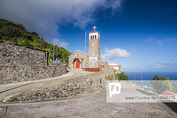 Karibik  Niederländische Antillen  Saba  Kirche auf der Strasse