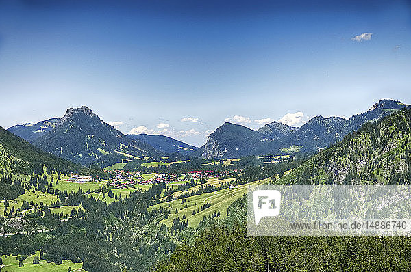 Deutschland  Bayern  Oberallgäu  Blick vom Imberger Horn auf das Oberjoch  Bad Hindelang