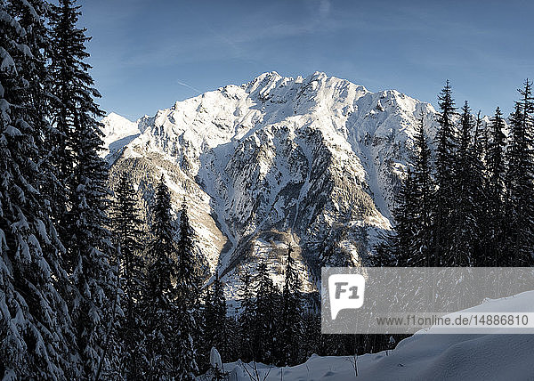 Schweiz  Bagnes  Bec des Rosses  Winterlandschaft in den Bergen