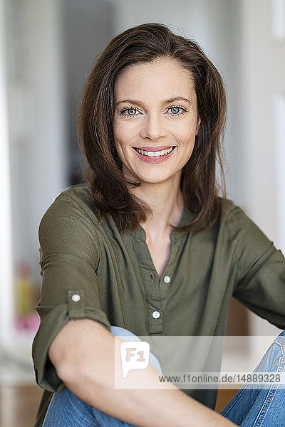 Portrait of smiling woman with brown hair