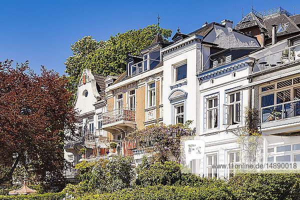 Deutschland  Hamburg  Oevelgoenne  Häuser am Elbufer