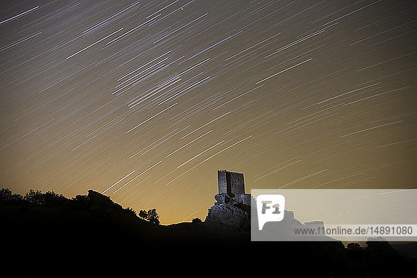 Spanien  Guadalajara  Burg von Zafra bei Nacht  Sternenhimmel