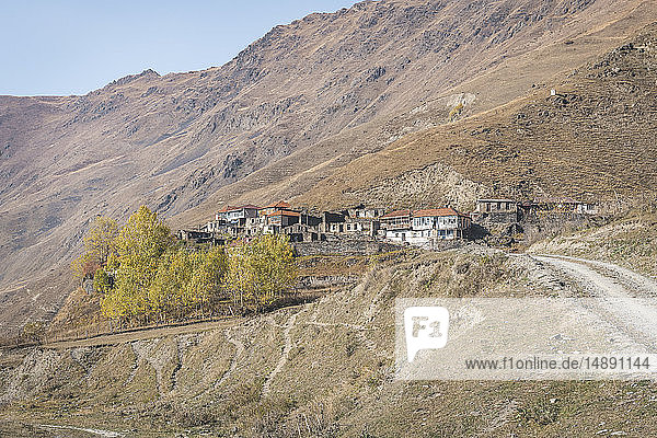 Georgien Großkaukasus Dorf im Sno-Tal