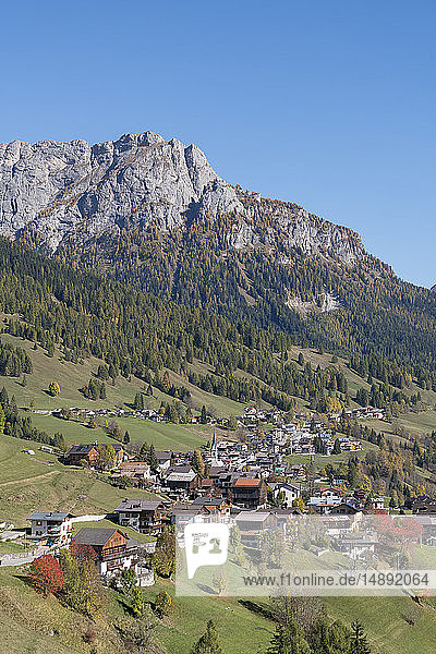 Dorf in den Dolomiten  Südtirol  Italien