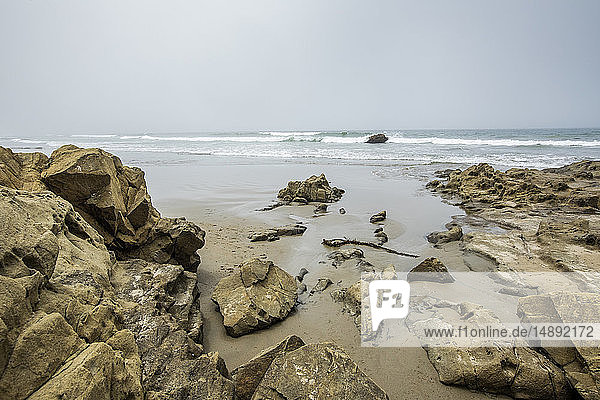 Felsen am Strand von Morro Bay  Kalifornien  USA