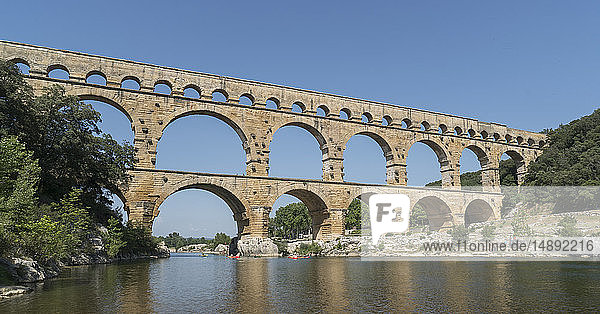 Pont du Gard über dem Fluss Gardon in Vers-Pont-du-Gard  Frankreich