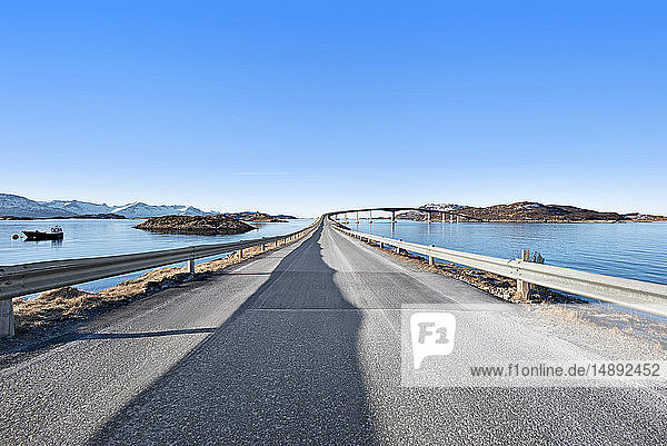 Brücke zwischen Inseln in Tromso  Norwegen