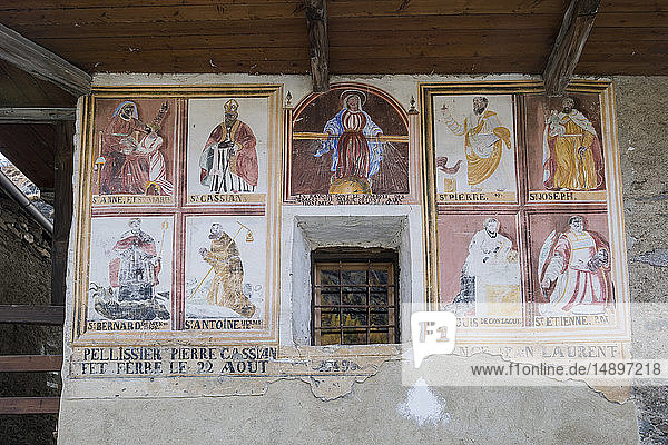 Italien  Aostatal  Rhemes-Tal  Dorf Melignon (1578 m)  Fresken von Jean-Laurent Grange