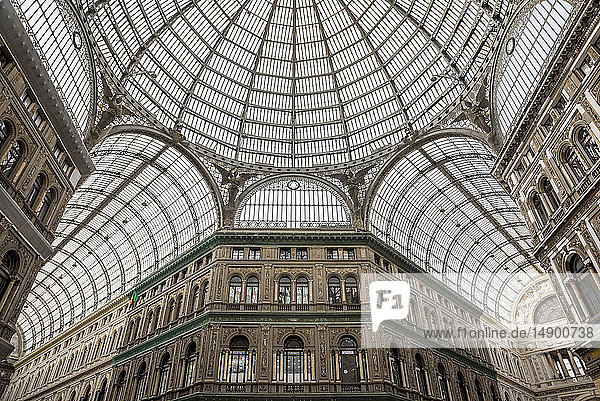 Decke der Galleria Umberto l  einer öffentlichen Einkaufsgalerie  entworfen von Emanuele Rocco; Neapel  Italien