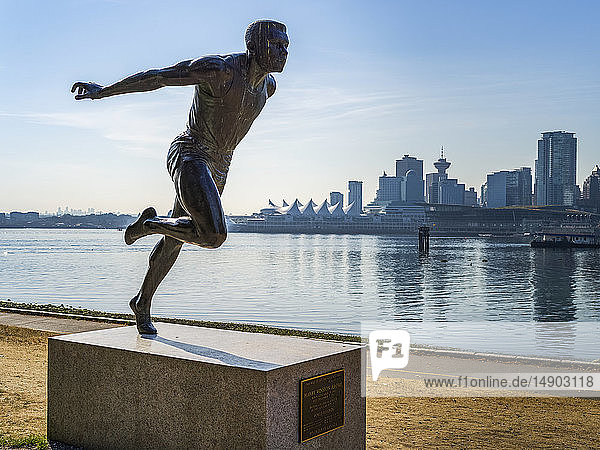 Harry Jerome-Statue  Stanley Park Seawall; Vancouver  British Columbia  Kanada