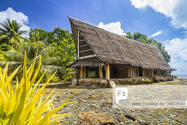 Das traditionelle Versammlungshaus der Männer  oder Faluw  im Dorf Torow; Yap  Mikronesien