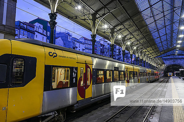 Bahnhof Sao Bento in Nordportugal; Porto  Portugal