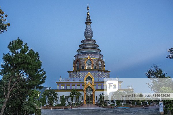 Wat Chedi Kaew at dusk  Thaton  Thailand