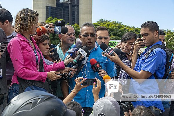 Representatives of the transport sector support the interim president of Venezuela Juan Guaidó and join the mobilization of humanitarian aid.