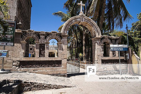 Entrance arch to the courtyard of the Mission of Nuestra Señora de Loreto Conchó (Mission of Our Lady of Loreto). UNESCO World Heritage Site. Loreto  Baja California Sur  Mexico.