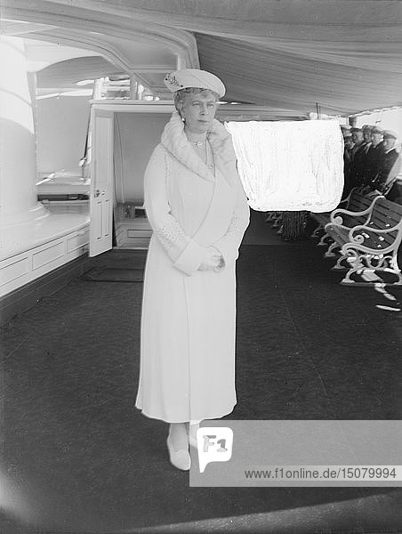 Queen Mary an Bord der HMY Victoria and Albert   1933. Schöpfer: Kirk & Sons aus Cowes.