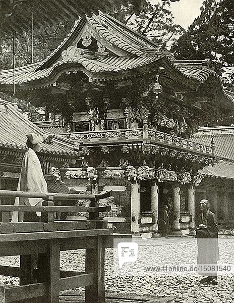 Das Yomei-Tor in Nikko   1910. Schöpfer: Herbert Ponting.