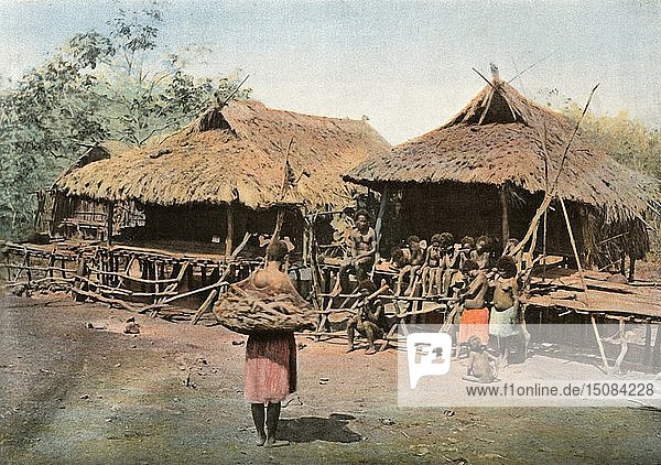 Nouvelle-Guinee. Karapuna. Village Indigene'  (Papua-Neuguinea. Karapuna. Eingeborenendorf)  1900. Schöpfer: Unbekannt.