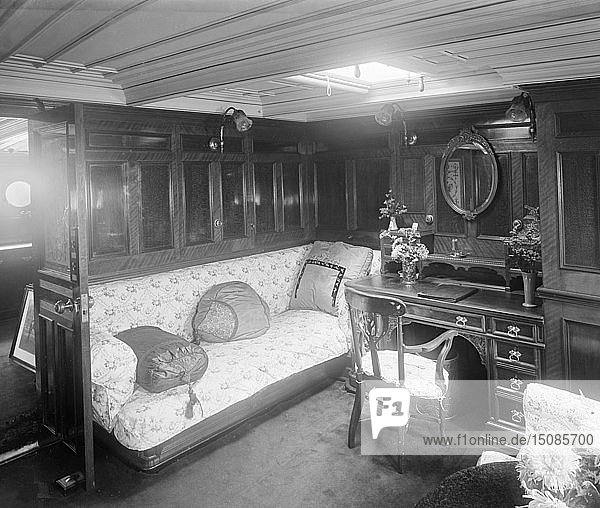 Ein Boudoir auf dem Dampfschiff Venetia   1920. Schöpfer: Kirk & Söhne aus Cowes.