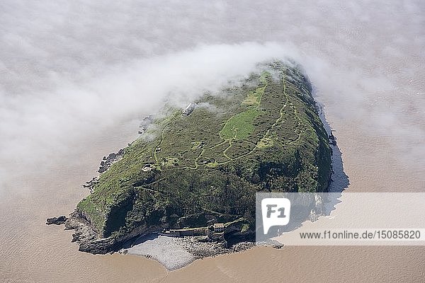 Tiefhängende Wolken über der Insel Steep Holm  North Somerset  2018. Schöpfer: Historic England Staff Photographer.