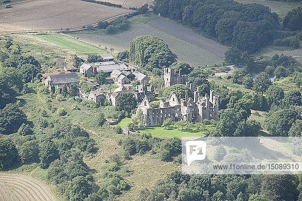 Ruinen von Wingfield Manor House und Manor Farm  South Wingfield  Derbyshire  2014. Schöpfer: Historic England Staff Photographer.