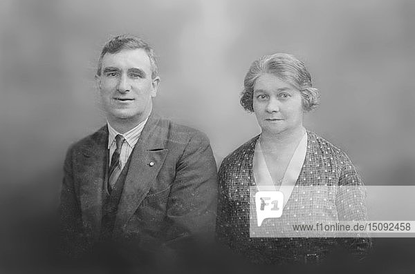Porträt eines Mannes und einer Frau  um 1935. Schöpfer: Kirk & Söhne aus Cowes.