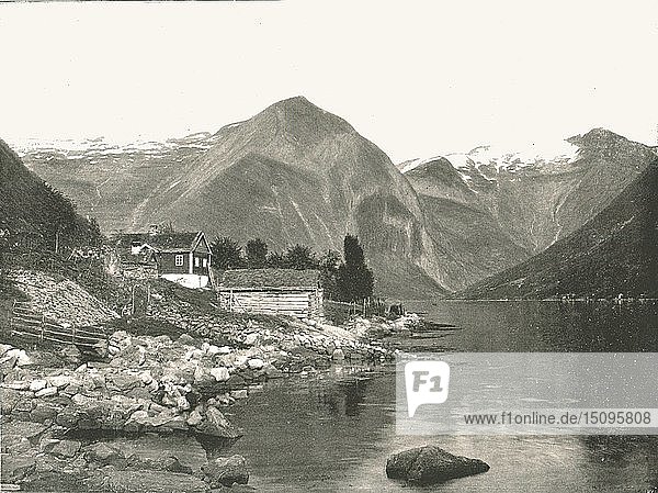 Blick auf den Fjaerlandsfjord  Sogn  Norwegen  1895. Schöpfer: Knud Knudsen.