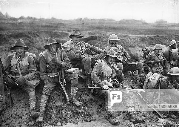 Australien im Großen Krieg. Nicht identifizierte Männer der 5. Division  1916. Schöpfer: Anonym.