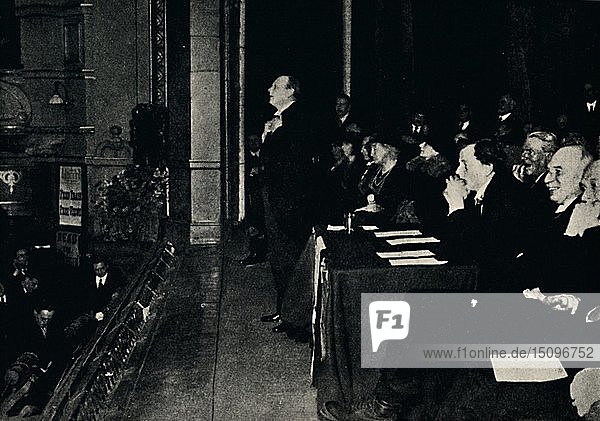 Ansprache bei einer öffentlichen Versammlung in Finsbury Park   1924  (1945). Schöpfer: Unbekannt.