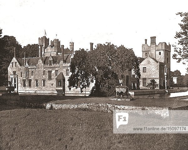 Oxburgh Hall  Norfolk  1894. Schöpfer: Unbekannt.